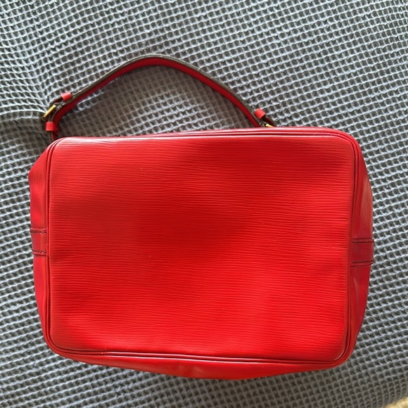 Louis Vuitton Red Epi Leather Bucket Bag in Red - Picture 5 of 11